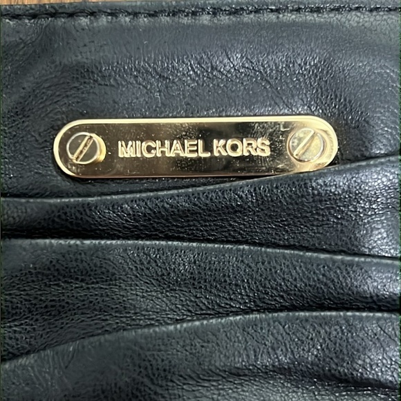 Vintage michael Michael Kors Bag Leather black ruched crossbody Gold Hardware - Picture 5 of 15